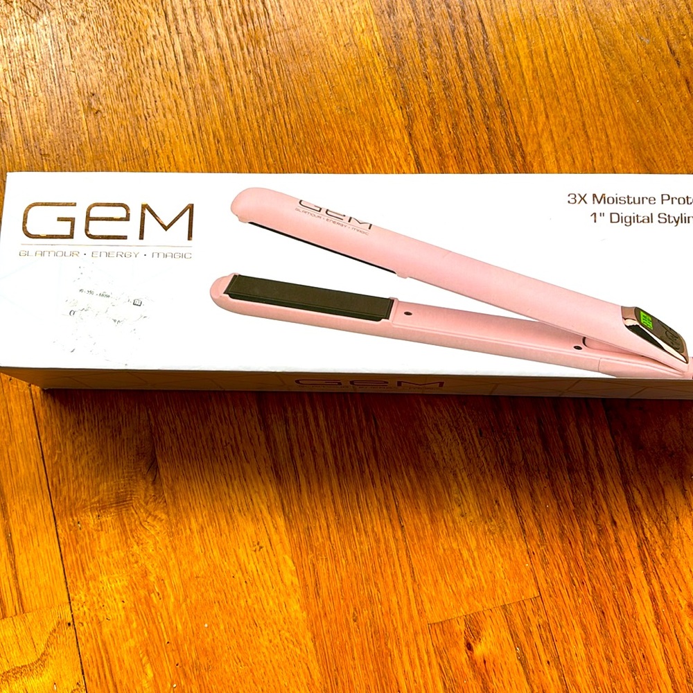 Gem 3x moisture protection 1 inch digital styling iron